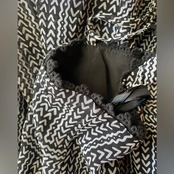 BCBGeneration Woman’s Black/White Pattern Mini Dress, Size 6 - Picture 6 of 10